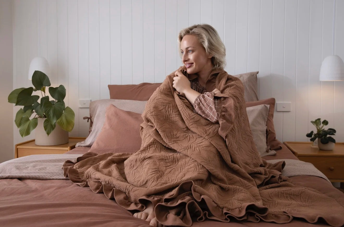 Jacquard Ruffle Bedspread - Luna